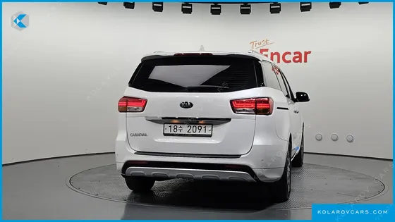 KIA CARNIVAL 9-SEATER LUXURY