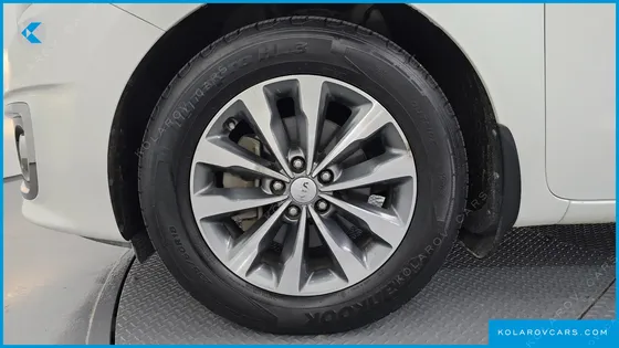 KIA CARNIVAL 9-SEATER LUXURY