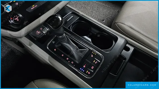 KIA CARNIVAL 9-SEATER LUXURY