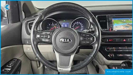 KIA CARNIVAL 9-SEATER LUXURY