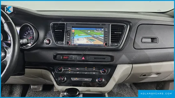 KIA CARNIVAL 9-SEATER LUXURY