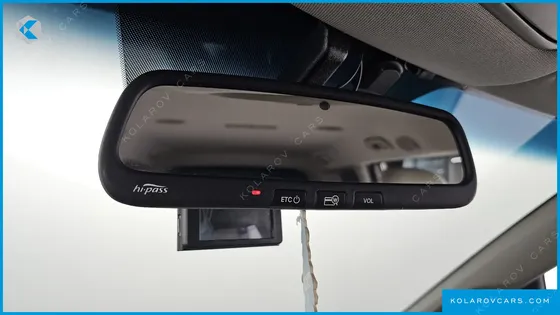 KIA CARNIVAL 9-SEATER LUXURY