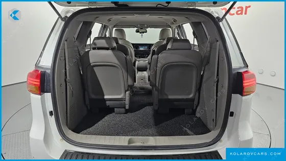 KIA CARNIVAL 9-SEATER LUXURY