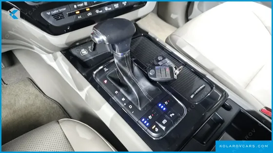 KIA CARNIVAL 9-SEATER PRESTIGE