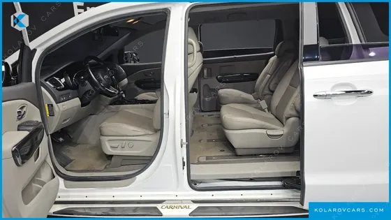 KIA CARNIVAL 9-SEATER PRESTIGE