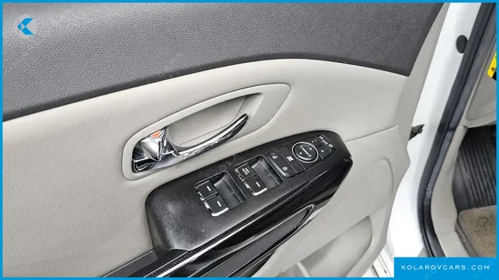 KIA CARNIVAL 9-SEATER PRESTIGE