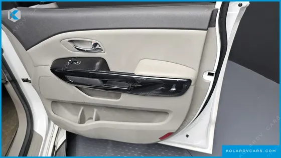 KIA CARNIVAL 9-SEATER PRESTIGE