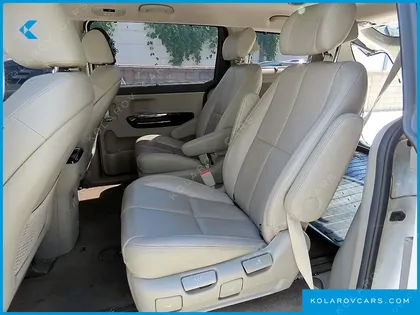 KIA CARNIVAL 7-SEATER LIMOUSINE