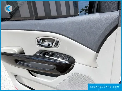 KIA CARNIVAL 7-SEATER LIMOUSINE
