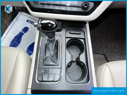 KIA CARNIVAL 11-SEATER LUXURY