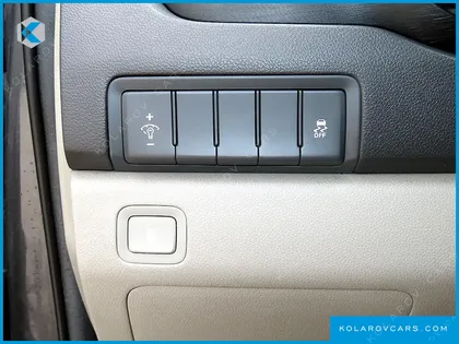 KIA CARNIVAL 11-SEATER LUXURY