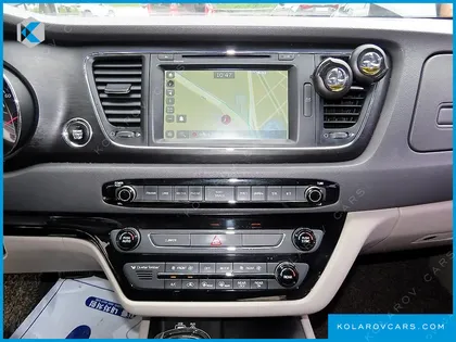 KIA CARNIVAL 11-SEATER LUXURY