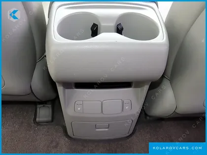 KIA CARNIVAL 11-SEATER LUXURY