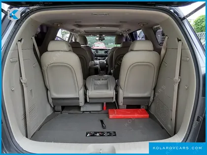 KIA CARNIVAL 11-SEATER LUXURY