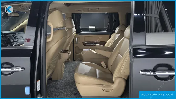 KIA CARNIVAL 9-SEATER HI-LIMOUSINE