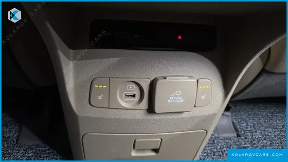 KIA CARNIVAL 9-SEATER HI-LIMOUSINE