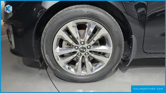 KIA CARNIVAL 9-SEATER NOBLESSE