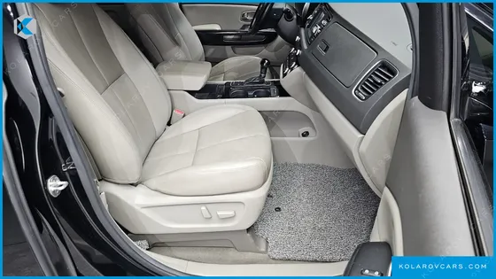 KIA CARNIVAL 9-SEATER NOBLESSE