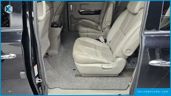 KIA CARNIVAL 9-SEATER NOBLESSE