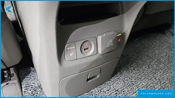 KIA CARNIVAL 9-SEATER NOBLESSE