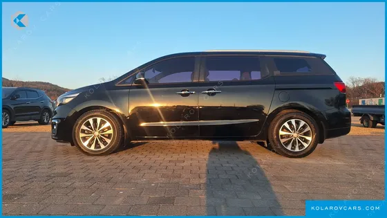KIA CARNIVAL 9-SEATER LUXURY