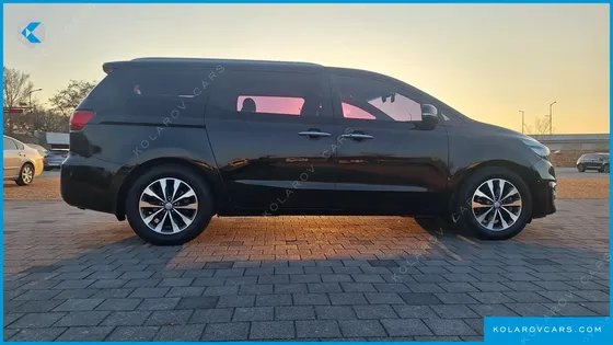 KIA CARNIVAL 9-SEATER LUXURY