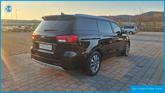 KIA CARNIVAL 9-SEATER LUXURY