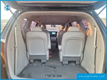 KIA CARNIVAL 9-SEATER LUXURY