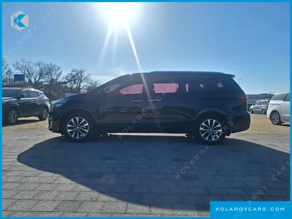 KIA CARNIVAL 9-SEATER LUXURY