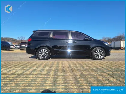 KIA CARNIVAL 9-SEATER LUXURY