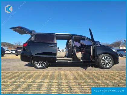 KIA CARNIVAL 9-SEATER LUXURY