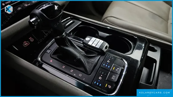 KIA CARNIVAL GASOLINE 9-SEATER NOBLESSE