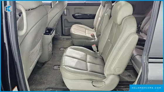 KIA CARNIVAL GASOLINE 9-SEATER NOBLESSE