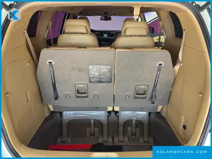 KIA CARNIVAL 7-SEATER LIMOUSINE
