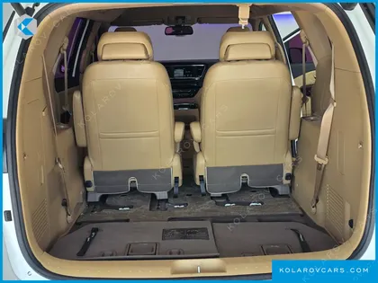 KIA CARNIVAL 7-SEATER LIMOUSINE