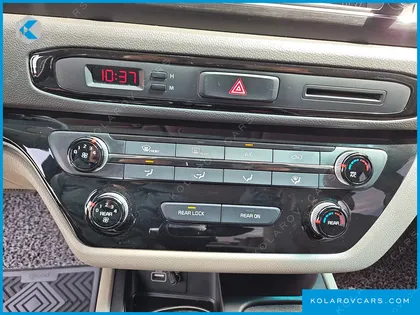 KIA CARNIVAL 9-SEATER LUXURY