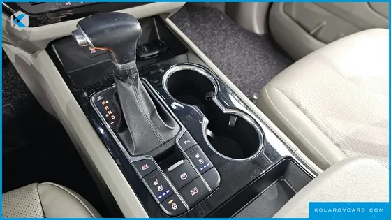 KIA CARNIVAL 9-SEATER PRSTIGE