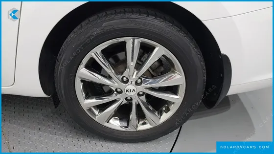 KIA CARNIVAL 9-SEATER PRSTIGE