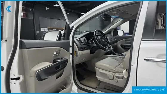 KIA CARNIVAL 9-SEATER LUXURY