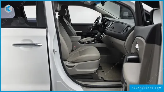 KIA CARNIVAL 9-SEATER LUXURY