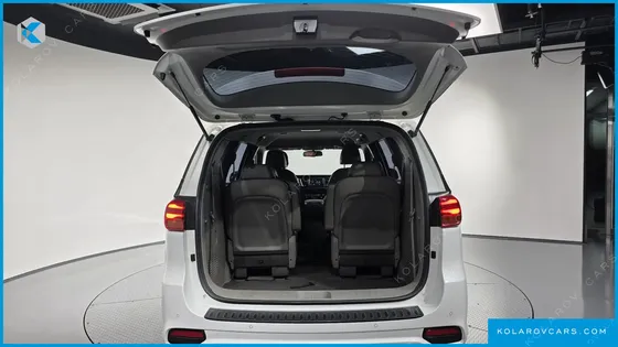 KIA CARNIVAL 9-SEATER LUXURY