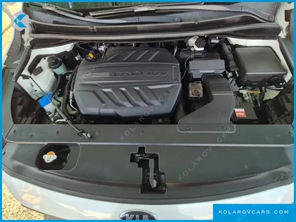 KIA CARNIVAL 7-SEATER LIMOUSINE