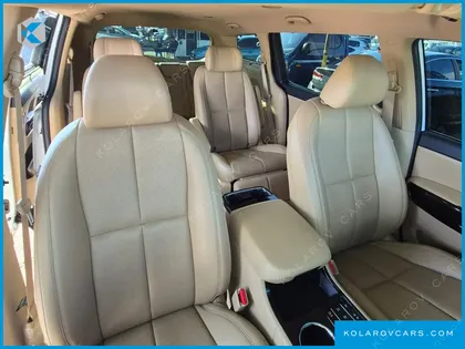 KIA CARNIVAL 7-SEATER LIMOUSINE