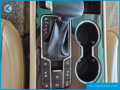 KIA CARNIVAL 7-SEATER LIMOUSINE