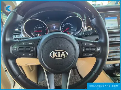 KIA CARNIVAL 7-SEATER LIMOUSINE