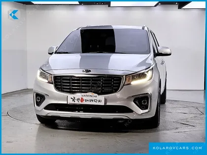 KIA CARNIVAL 9-SEATER LUXURY