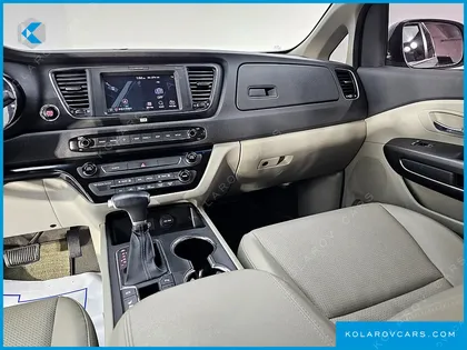 KIA CARNIVAL 9-SEATER LUXURY