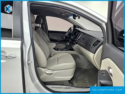 KIA CARNIVAL 9-SEATER LUXURY