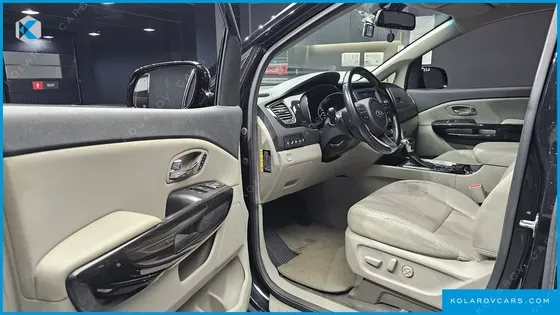 KIA CARNIVAL 7-SEATER LIMOUSINE