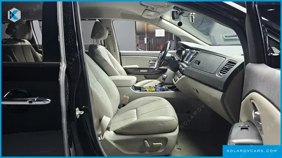 KIA CARNIVAL 7-SEATER LIMOUSINE